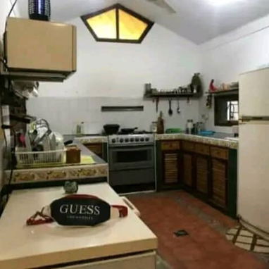 Ref#98. Oportunidad de inversión!!! Con una arquitectura y un diseño único se vende espectacular chalet década del 50!!! - 7/10