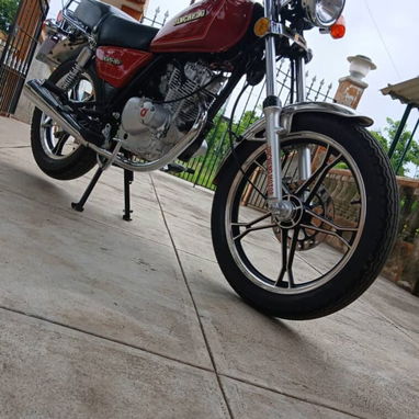Moto Jincheng JC 125CC 4 tiempos roja, con chapa, poco tiempo de uso - Img 125885432