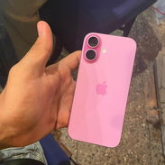 Vendo Iphone 16 Color Rosa - Img 56046837
