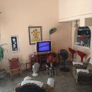 CASA EN VENTA PUERTA CALLE EN CENTRO HAVANA Y SE DEJA CON TODO. PRECIO 28.000 Y SE AJUSTA . NO GESTORES.LEER DESCRIPCIÓN - Img 56924196