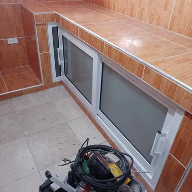Carpintería de aluminio y cristal , puertas y ventas de aluminio y cristal , bajo de mesetas , paño fijo - Img 122651210