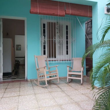 Hermosa casa independiente de tres habitaciones con garaje en excelente zona de Playa!!! - Img 97737519