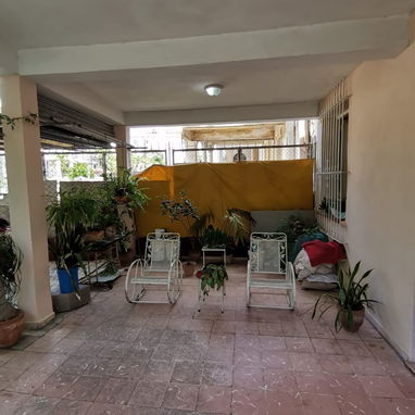 Casa Independiente en el vedado de dos plantas  de 3/4 y 2 baños. - Img 119743764