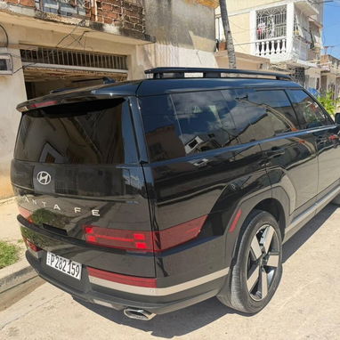 Vendo Hyundai Santa Fe, 2024 límite con 26,000 millas - Img 116694956