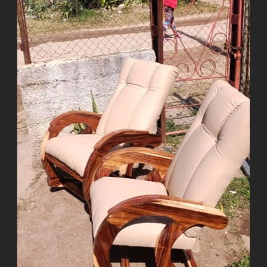 Sillones de madera capitoneados y tapizados - 6/8