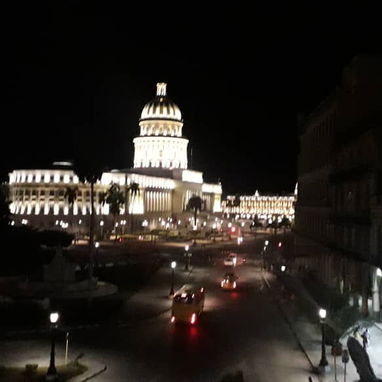 🏡COD.Z 🇨🇺 Alquiler en Habana Vieja | Apartamento con Vista al Capitolio . Tiene  WiFi 🏙️ - Img 121906978