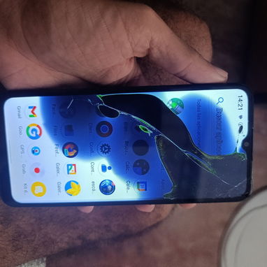 Vendo teléfono realme c11 parado por pantalla - 2/3