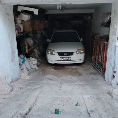 Casa colonial  biplanta en bajos con garaje en el Vedado - 9/9