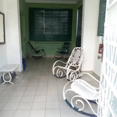Se vende casa totalmente independiente en el Sevillano - Img 119127602
