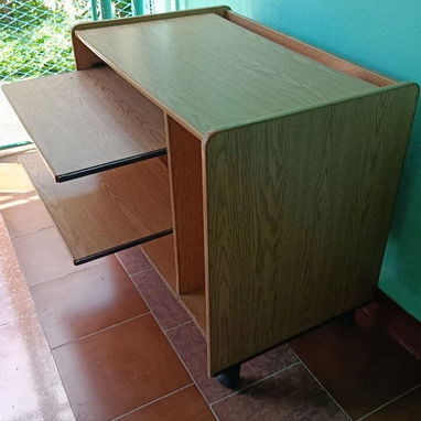 Vendo este mueble (mesa PC, cuarto) en buen estado - Img 124042588