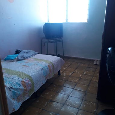 Vendo apartamento en Alamar micro x 6to piso, de sala grande ,balcón ,2 cuarto ,baño,cocina grande y patio . - Img 125504999