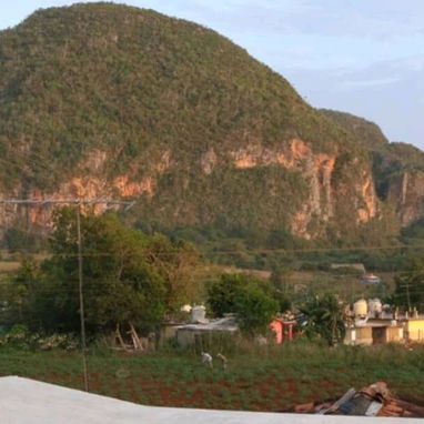 Casa con 5 habitaciones en Viñales – Piscina, terraza, cocina – 30 USD por hab – A 3 min de la plaza - Img 119587864