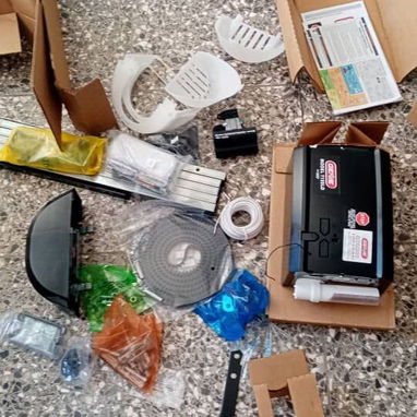 Motor para puerta de garaje marca Genie con batería de respaldo para cuando no hay electricidad se conectan x WiFi al mó - 2/3