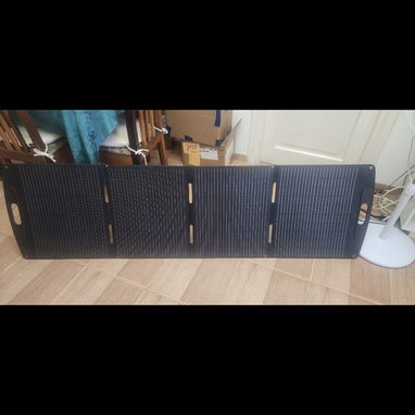 Panel de 200w  nuevo ...aparte de cargar la estacion carga más equipos como celular,ventiladores ..ect.ect...precio 130 - 3/3