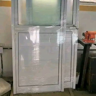 Se realizan trabajos de marquetería de aluminio - Img 125953150