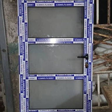**¡TRANSFORMA TU HOGAR CON NUESTRO SERVICIO DE MARQUETERÍA DE ALUMINIO Y CRISTALES!** 🛠️ **Ofrecemos:** - Todo - Img 118990494