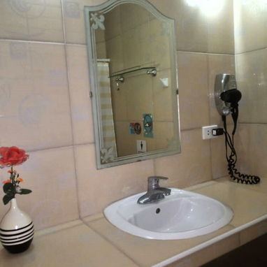 🏖️ Encantadora Casa a Solo 150 Metros de la Playa de Varadero 🏖️ - Img 123923803