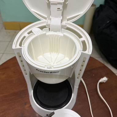 ☕️ SE VENDE: Cafetera Proctor Silex 12 Tazas. ¡Como Nueva! Precio de Remate 🔥 - Img 119649015