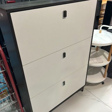 Zapatera de Tres niveles para la comodidad del cliente - 2/3