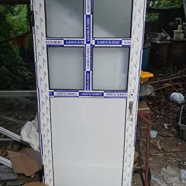 Realizamos todo tipo de diseños modernos en carpintería de aluminio 🪟 y cristal 🔮montaje y transportacion free - Img 118831669