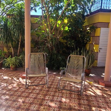 Se vende una casa neocolonial en zona muy céntrica de Morón - Img 120961180
