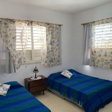Alquilo apto de dos cuartos con garaje en Miramar - Img 122557779