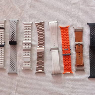 Ganga!!! Samsung watch Ultra como new. Incluye varias manillas y cases y cargador!!! - Img 124002629