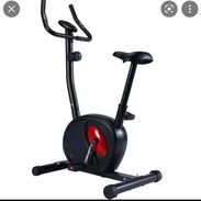 Bicicleta estática para ejercicios en casa o en gimnasio - Img 55629742