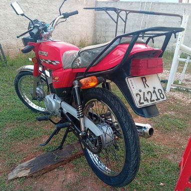 Suzuki x100 japonés - 2/4