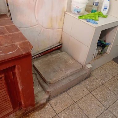 "$22.000usd AJUSTABLES. En venta  hostal (BAJOS) en Centro Habana  Posibilidad de parqueo detras de la casa. - 8/10