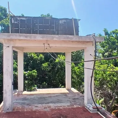 Venta de casa independiente en Cojímar con gran patio - Img 125116962