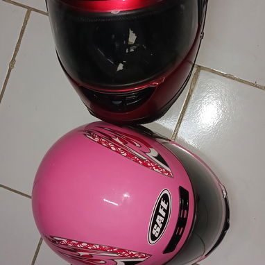 Se venden 2 cascos integrales certificados. Talla M/L - 2/6