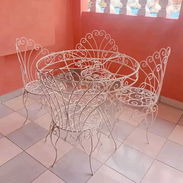 Juego de mesa con sus 4 sillas - Img 57807552