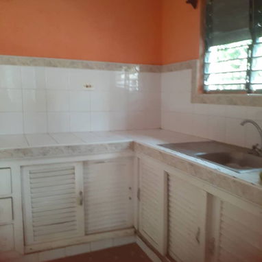 Casa de 90 metros con portal sala comedor 3 cuartos Jardincito patio y pozo. En la Palma Pinar del rio se vende. - 2/5