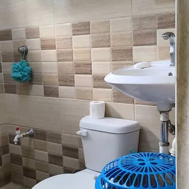 🏠 CASA EN VENTA - biplanta de 2 cuartos con balcón y placa libre | GU-001 - 6/10