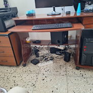 Vendo mesa de computadora con gavetero solo 80 usd - Img 56701028