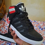 Tenis Adidas originales talla 44 - Img 56925747