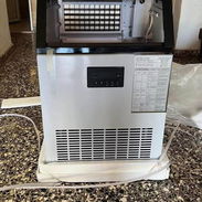*Máquina de Hielo de 110L* - Precio 1040 USD - Con transporte - Garantía 1 mes - Img 57492383