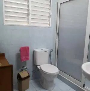 GRAN OFERTA Casa en Playa semi independiente, 2 plantas, 3/4, 2 1/2 baños óptimas condiciones constructivas y todo nuevo - Img 98284467
