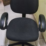 Se vende silla giratoria para oficina escritorio y computadora - Img 45724696