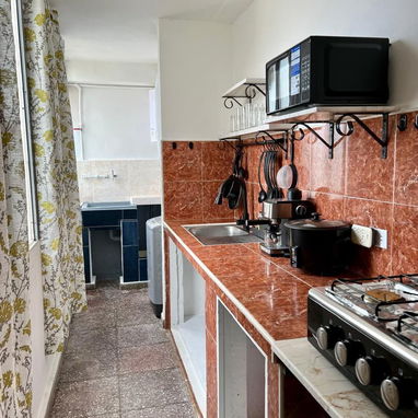 Alquiler de apart. 2 cuartos en el Vedado - Img 122272434