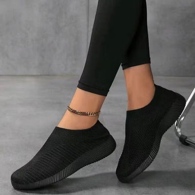 zapatos negros cerrados de tacón, SANDALIAS Y TENIS - 7/9