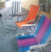 Vendo sombrillas con sillas (azul y verde ) y sonbrillas con sillas independiente y tumbonas - Img 45706784