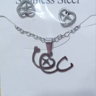 Juego de cadena y aretes p/ mujer plateados de acero inoxidable - Img 121177429