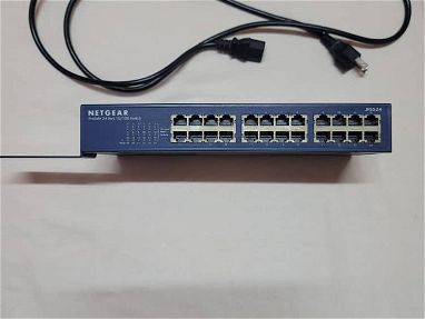 Switch Ethernet 10/100 de 24 puertos - Img main-image