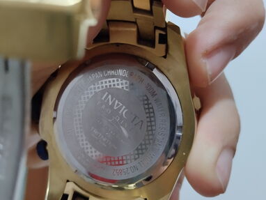 Venta de un reloj ⌚ invicta modelo 25852 original 💯 de uso 3 meses - Img 64278132