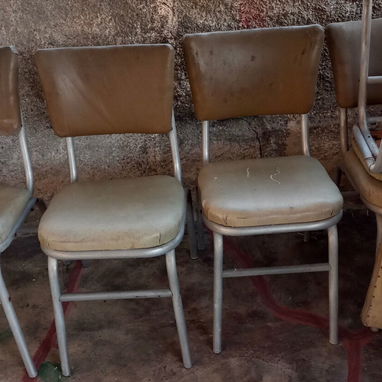 Sillas de estructura de aluminio de uso , son 5 en total hay que restaurarlas - Img 115093667