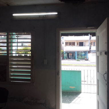 Rento local en la ave 26 con portal a la calle.. - 2/4