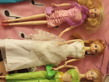 Vendo 4 muñecas barbie, de uso en perfecto estado. - Img main-image