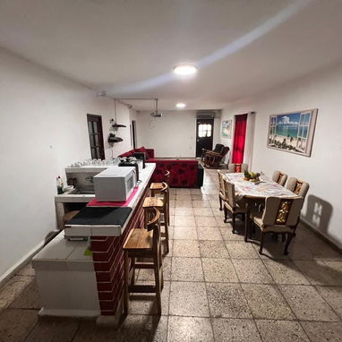 Vendo casa bplanta alto y bajo independiente total con carpoch y piscina 6h y 6baños reparto bahía Habana del este - Img 127537396